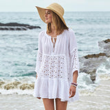 Liv | BLUSE Broderet lethed + strandens elegance